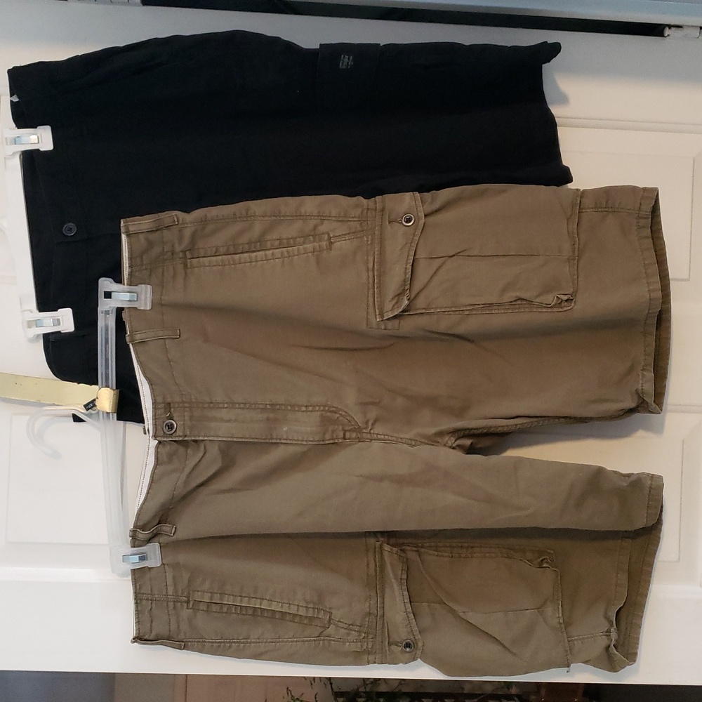 Bundle of Men's Cargo Shorts Levi's and Wrangler.